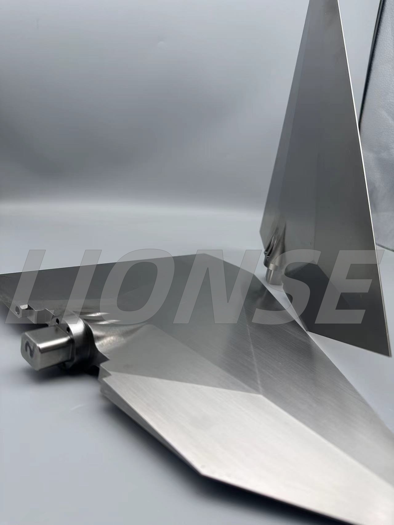 Vai trò của CNC 5 trục trong sản xuất hàng không vũ trụ