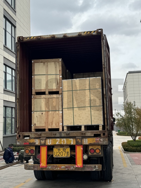 LIONSE - Hoạt động vận chuyển hàng ngày