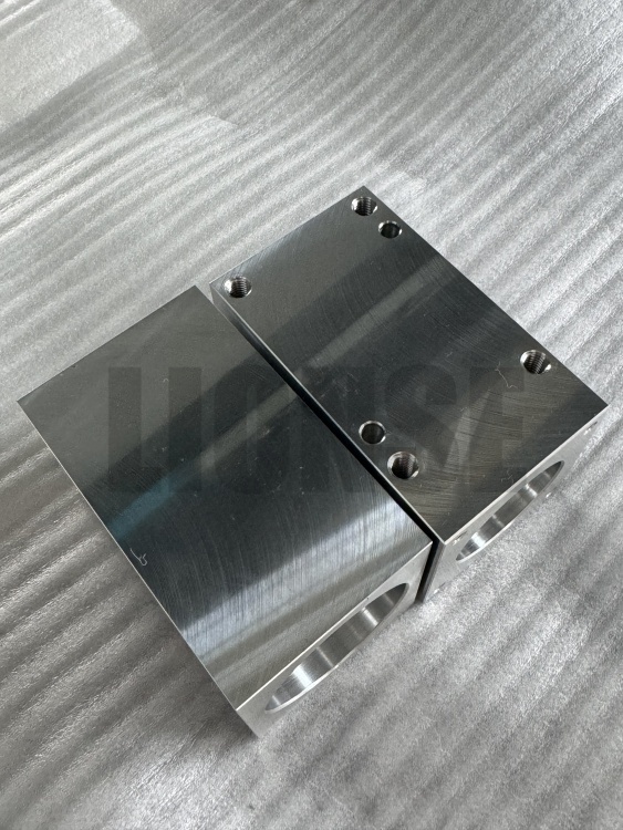 Tại sao máy công cụ và phụ tùng thiết bị gia công nhôm được ưa chuộng?