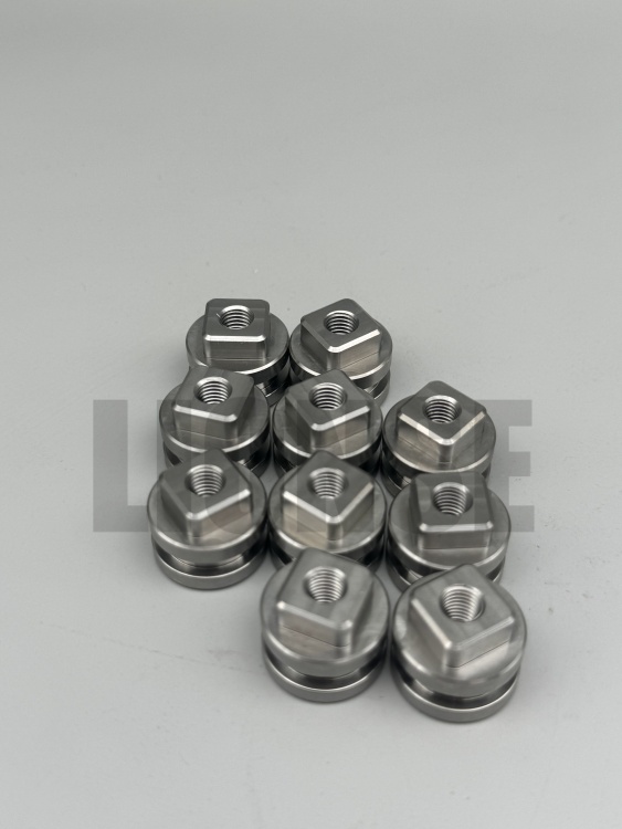 Đai ốc vuông khóa hợp kim titan